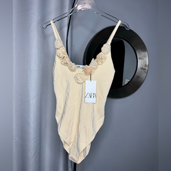 NWT Zara Woman Floral knit Bodysuit Bloggers Fav Size M Medium - Picture 7 of 12